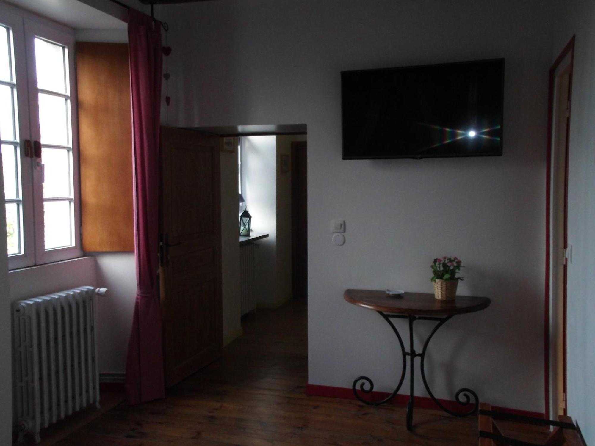 Le Clos Des Tilleuls D Day Home, Chambres D'Hotes, Suite Avec Sauna Privatif, Suite Avec Balneotherapie Privative, En Supplement Option Spa Bain A Remous La Vendelée Zimmer foto